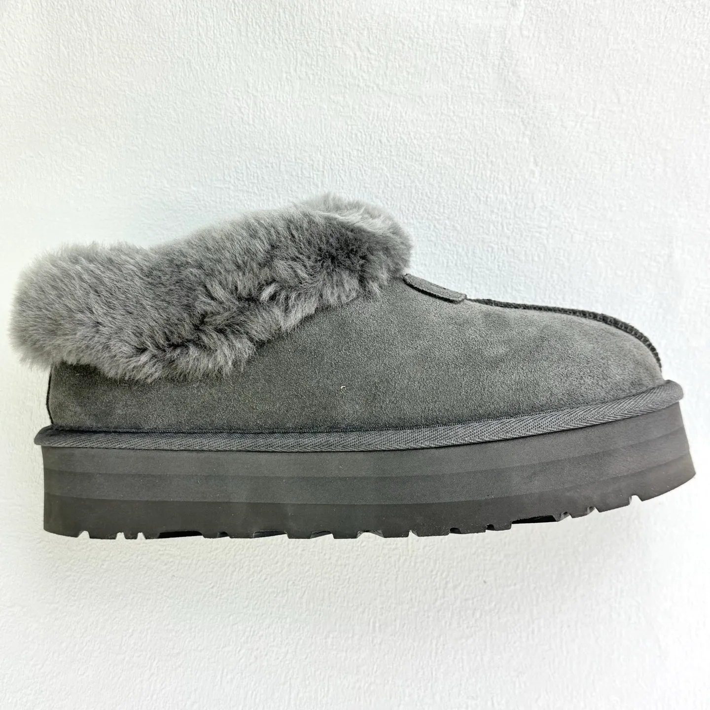 Self-pickup💰440 UGG Tatzite three-centimeter thick sole, glutinous, slip-on, easy to put on and take off, model 4810, slip-on casual fur shoes, short boots, color: maroon, reindeer, antelope brown, black, gray 𝚜𝚒𝚣𝚎: 𝟯𝟱-𝟰𝟬